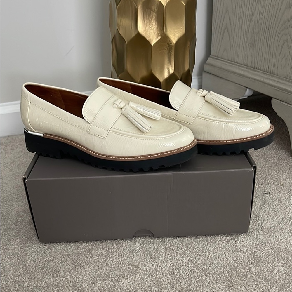 Any offer accepted 🤩Franco Sarto Cream Loafers with Tassel Detail